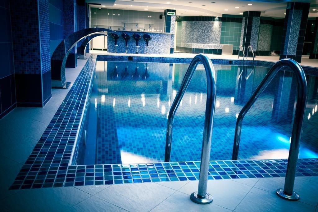 Caspian Riviera Grand Palace Hotel Актау Екстер'єр фото The swimming pool at the hotel