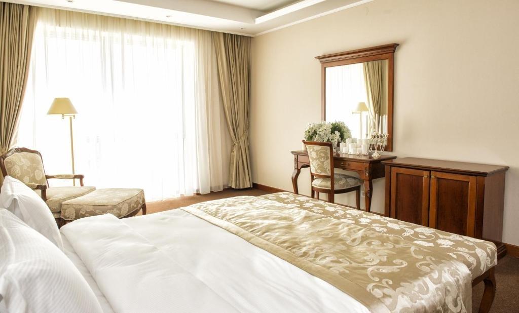 Caspian Riviera Grand Palace Hotel Актау Екстер'єр фото A bedroom at the hotel