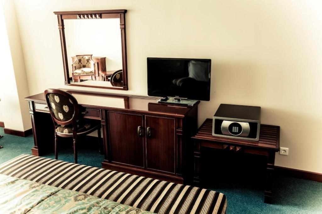 Caspian Riviera Grand Palace Hotel Актау Екстер'єр фото A typical hotel room