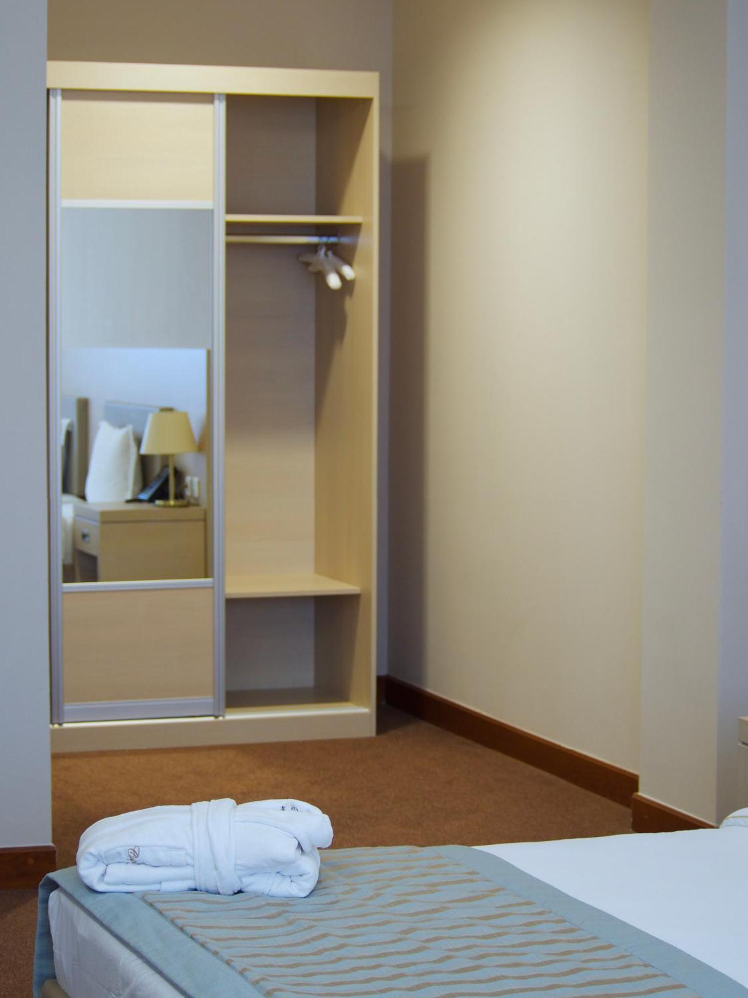 Caspian Riviera Grand Palace Hotel Актау Екстер'єр фото Sliding doors