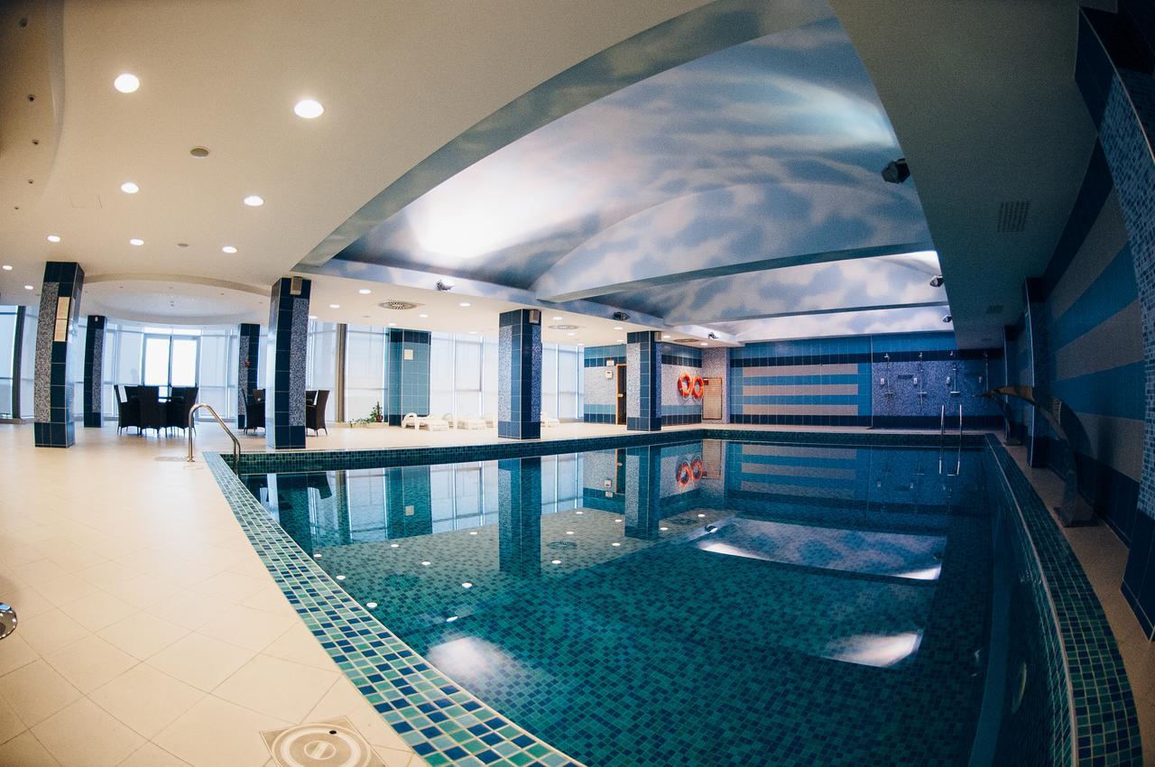Caspian Riviera Grand Palace Hotel Актау Екстер'єр фото The pool at the hotel