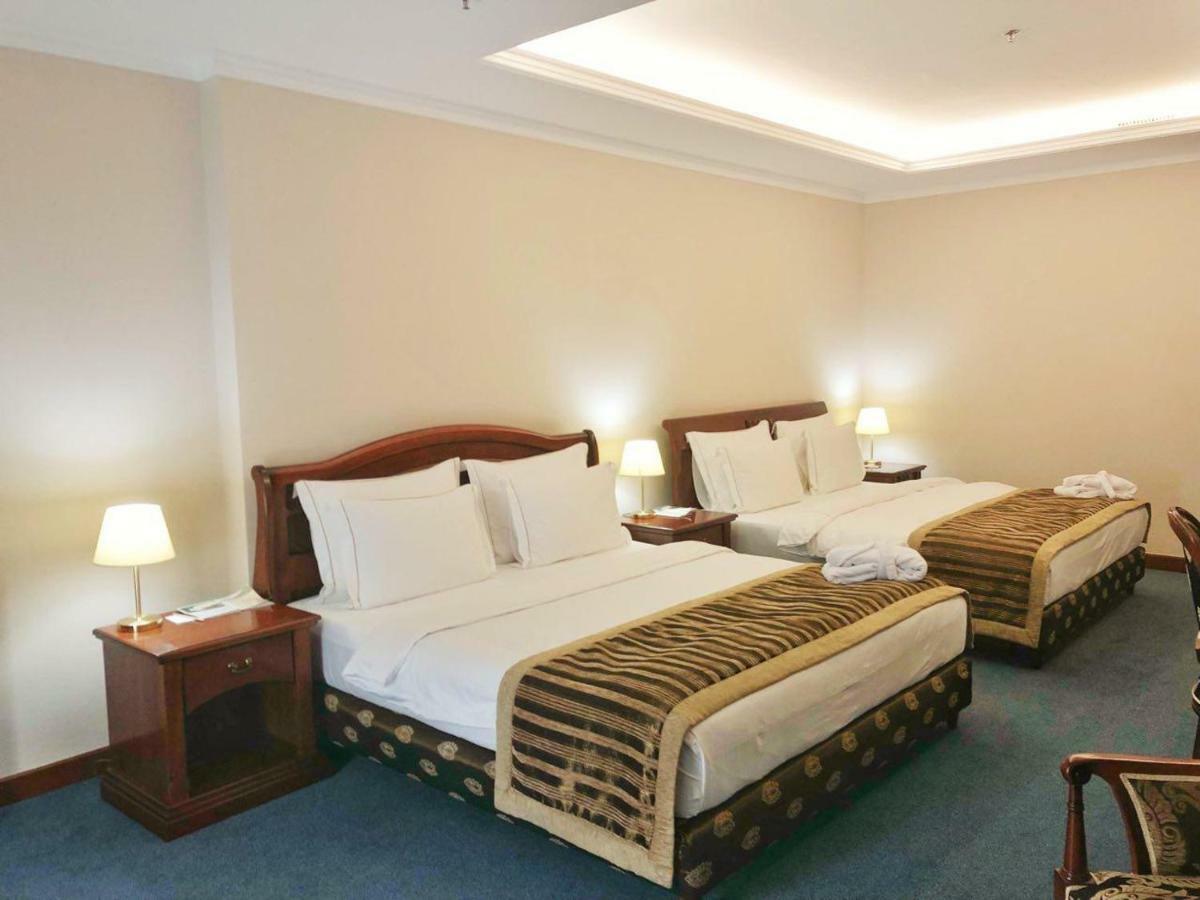 Caspian Riviera Grand Palace Hotel Актау Екстер'єр фото A room at the hotel